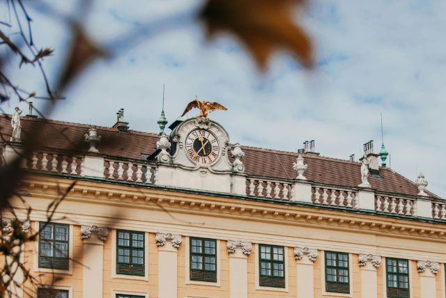 שעונים קיסריים בארמון שנברון