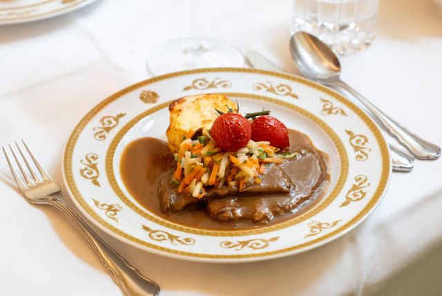 מסעדת ארמון שנברון - Gerstner K. u. K. Hofzuckerbäcker credit to getyourguide.com