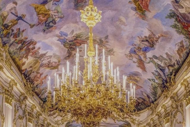 פרסקאות בארמון שנברון – מה הן מספרות credit to getyourguide.com