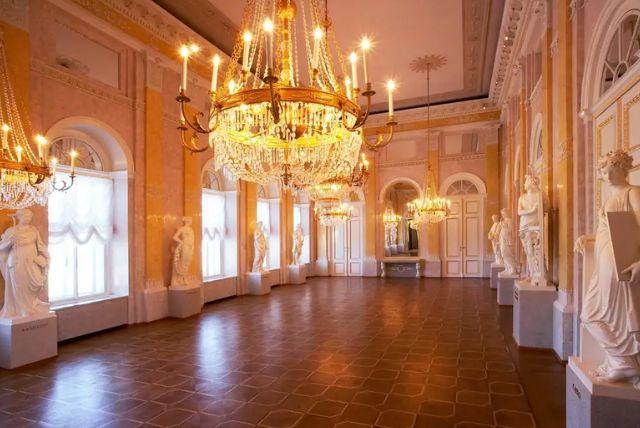 מוזיאון אלברטינה בוינה - Albertina Museum credit to getyourguide.com