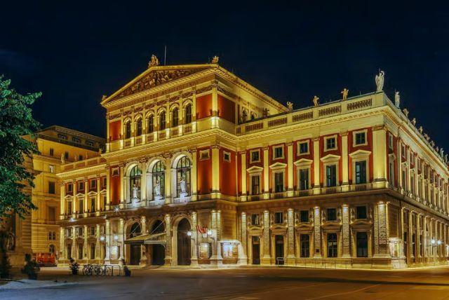 סיור מקיף בגנים של ארמון שנברון בוינה credit to getyourguide.com