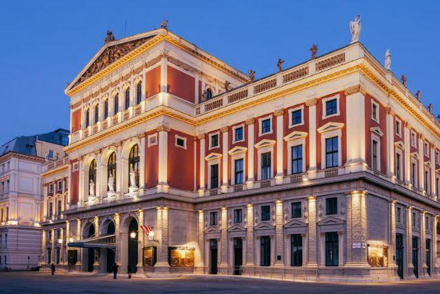 סיור מקיף בגנים של ארמון שנברון בוינה credit to getyourguide.com