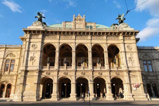 סיור מקיף בארמון שנברון ובגנים במשך 3 שעות credit to getyourguide.com