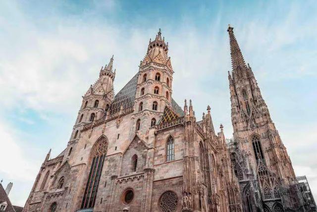 סיור מקיף בארמון שנברון ובגנים במשך 3 שעות credit to getyourguide.com