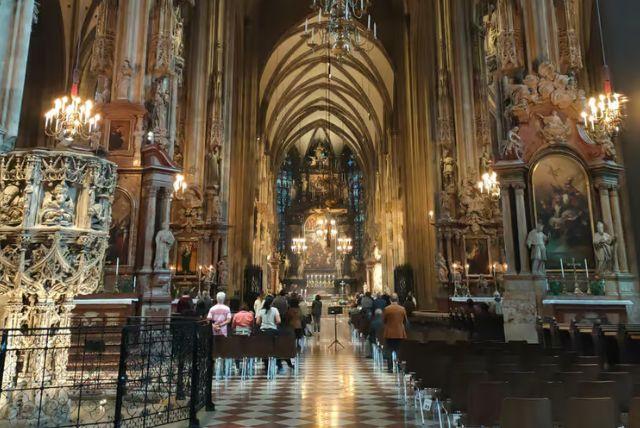 סיור מקיף בארמון שנברון ובגנים במשך 3 שעות credit to getyourguide.com