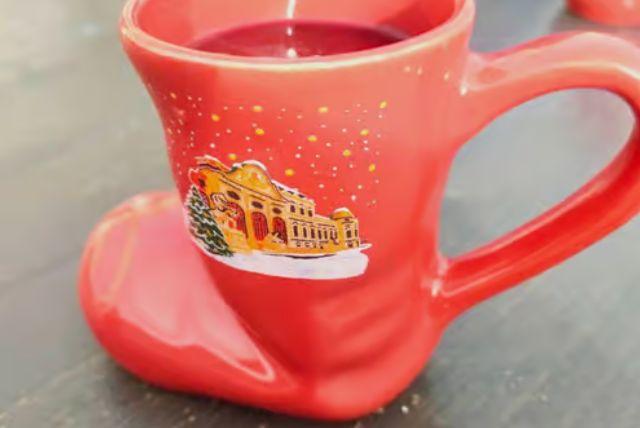 סיור בשוק חג המולד של ארמון שנברון כולל ארוחת ערב והופעה credit to getyourguide.com