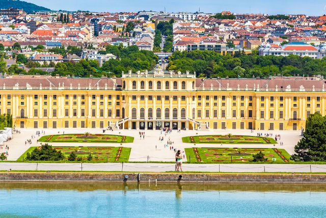 פרנץ יוזף, סיסי ושנות השלטון האחרונות בארמון שנברון