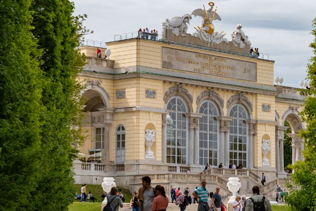 פריטים היסטוריים בעלי חשיבות בארמון שנברון