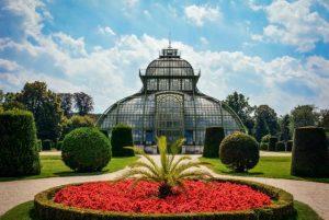 סוגי הסיורים בארמון שנברון - סיור ארוך וקצר וסיורים נוספים credit to getyourguide.com