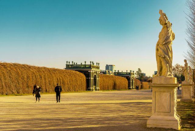 מקומו של שנברון בתרבות האירופית