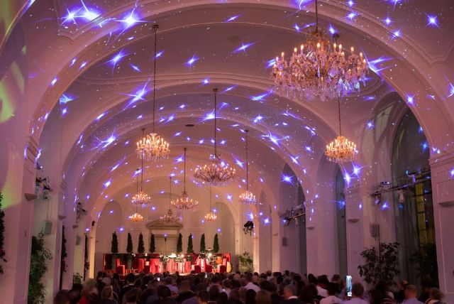 קונצרטים היסטוריים בשנברון credit to getyourguide.com