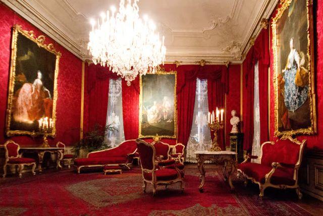 חדרי המגורים של מריה תרזה בארמון שנברון credit to getyourguide.com