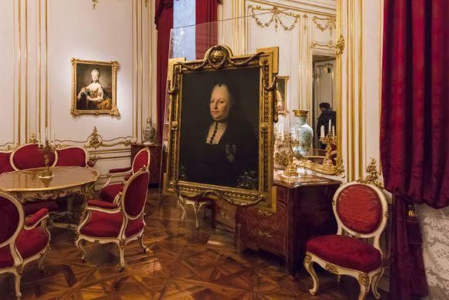 חדרי המגורים של הקיסרית אליזבת (סיסי) בארמון שנברון credit to getyourguide.com