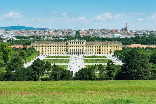 ההיסטוריה של ארמון שנברון – מהארמון הצנוע למעון קיסרי