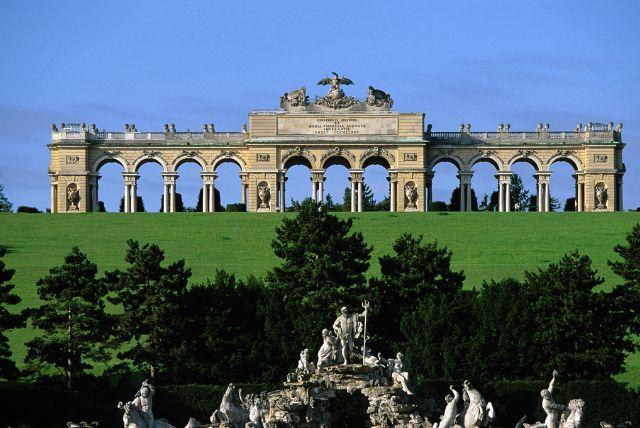 ההיסטוריה והייעוד של הגלורייטה בארמון שנברון