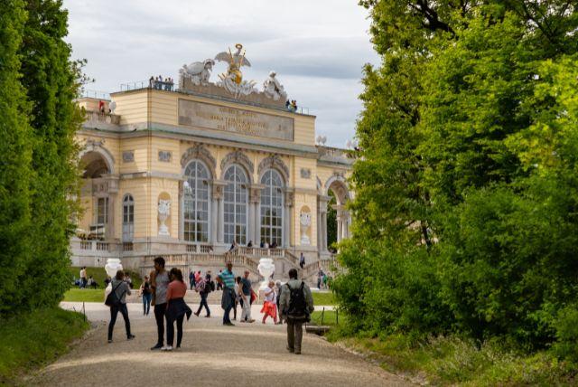 ההיסטוריה והייעוד של הגלורייטה בארמון שנברון