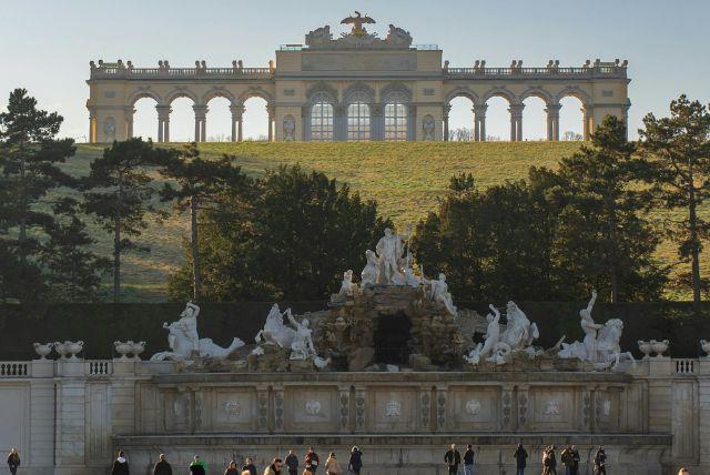 ההיסטוריה והייעוד של הגלורייטה בארמון שנברון