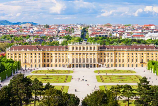 חדר השינה של הקיסרית בארמון שנברון