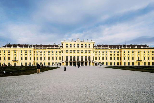 חדר השינה של הקיסר פרנץ יוזף בארמון שנברון