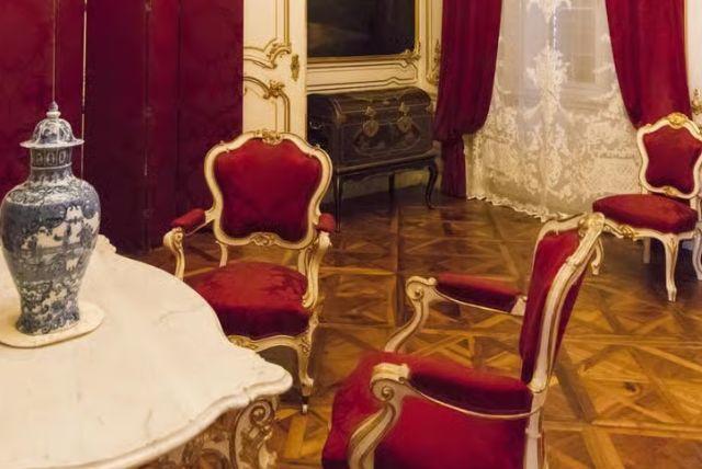 חדר הכתיבה של מריה תרזה בארמון שנברון credit to getyourguide.com