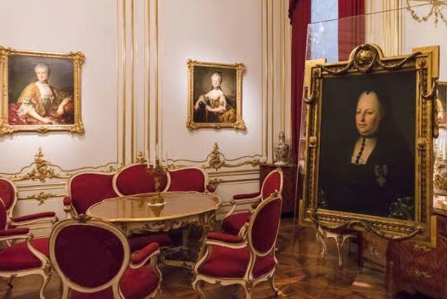 חדר הכתיבה של מריה תרזה בארמון שנברון credit to getyourguide.com