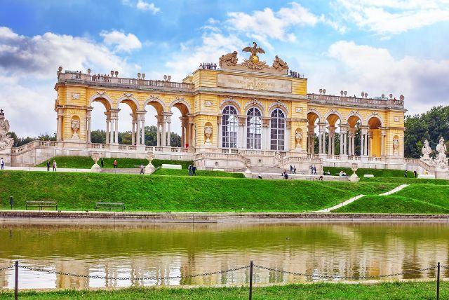 השפעת סין ויפן על עיצוב הארמון