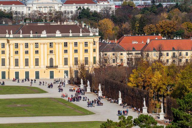 הגלריה הקטנה (The Small Gallery – Kleine Galerie) בארמון שנברון