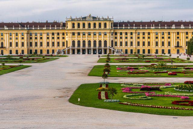 השפעת סין ויפן על עיצוב הארמון