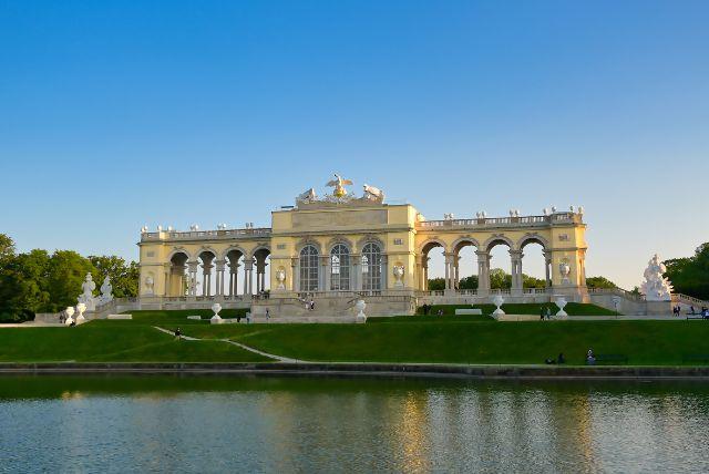 השפעת סין ויפן על עיצוב הארמון