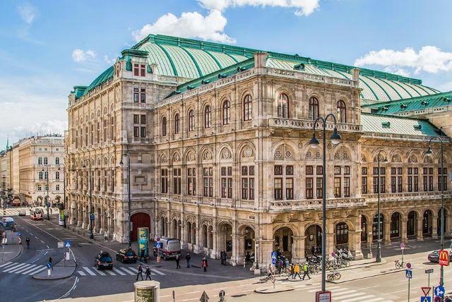 כרטיס משולב לגן החיות של ארמון שנברון + אוטובוס התיירים של וינה + ארמון בלוודר credit to headout.com