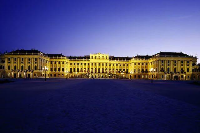 כרטיס לילה / ערב לארמון שנברון אחרי שעות הפתיחה הרגילות credit to getyourguide.com