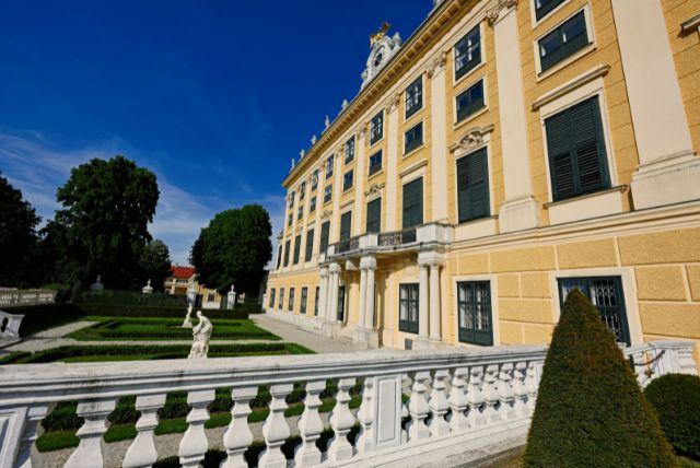 כרטיס לילה / ערב לארמון שנברון אחרי שעות הפתיחה הרגילות credit to getyourguide.com