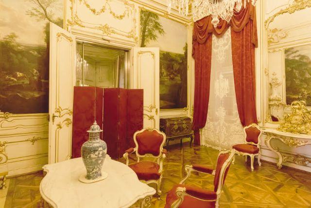 הפרסקאות מתקופת מריה תרזה בארמון שנברון credit to getyourguide.com