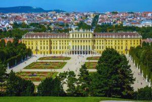 הסיור הקצר בארמון שנברון - Imperial Tour credit to getyourguide.com