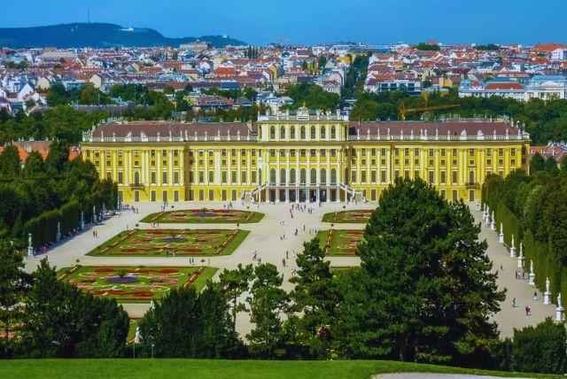 הסיור הקצר בארמון שנברון - Imperial Tour credit to getyourguide.com