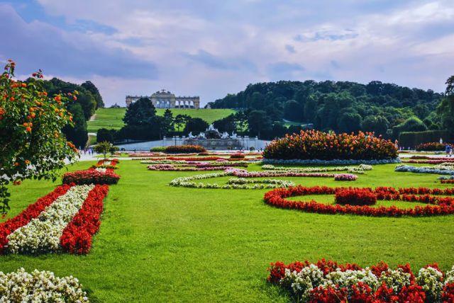 הסיור הקצר בארמון שנברון - Imperial Tour credit to getyourguide.com