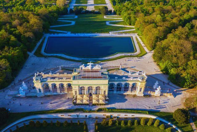 הסיור הקצר בארמון שנברון - Imperial Tour credit to getyourguide.com