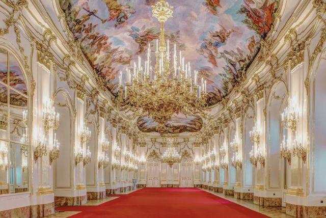 הגלריה הגדולה (The Great Gallery – Große Galerie) בארמון שנברון credit to getyourguide.com
