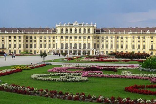 הסיור הארוך בארמון שנברון - GRAND TOUR credit to getyourguide.com