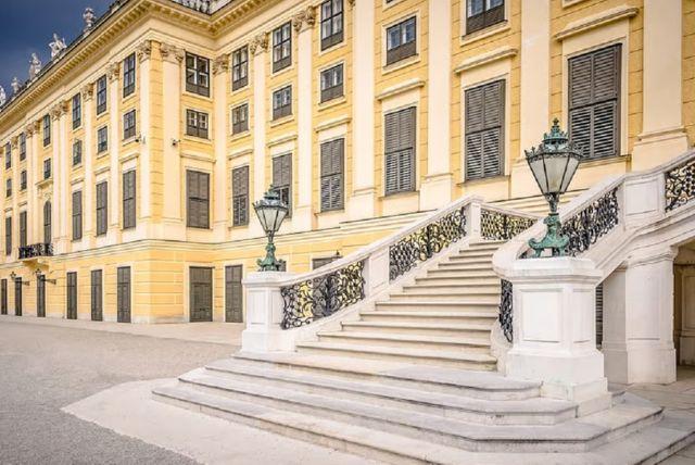 הסיור הארוך בארמון שנברון - GRAND TOUR credit to getyourguide.com