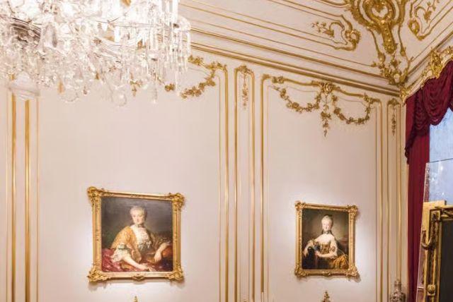 דיוקנה של הקיסרית מריה תרזה בארמון שנברון credit to getyourguide.com