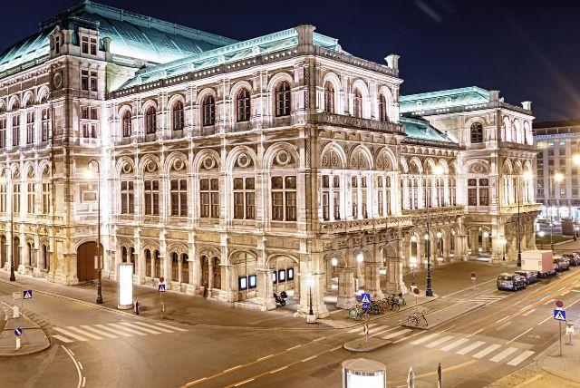 יום טיול מודרך ברחבי וינה עם רכב כולל כרטיסים לארמון שנברון