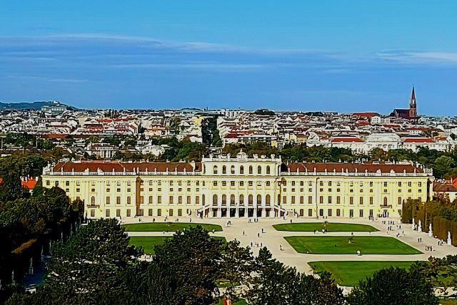 חדרים שהם יצירת אמנות בפני עצמם בארמון שנברון