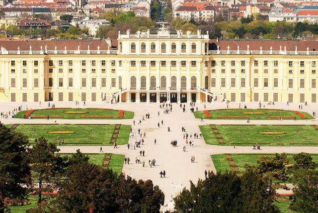 החדרים הקשורים לנפוליאון בארמון בארמון שנברון