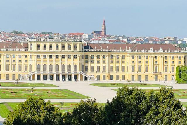 חיי היומיום בארמון שנברון