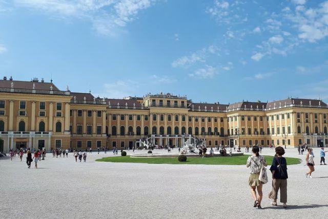 אתגרי שימור אתר היסטורי בארמון שנברון credit to getyourguide.com