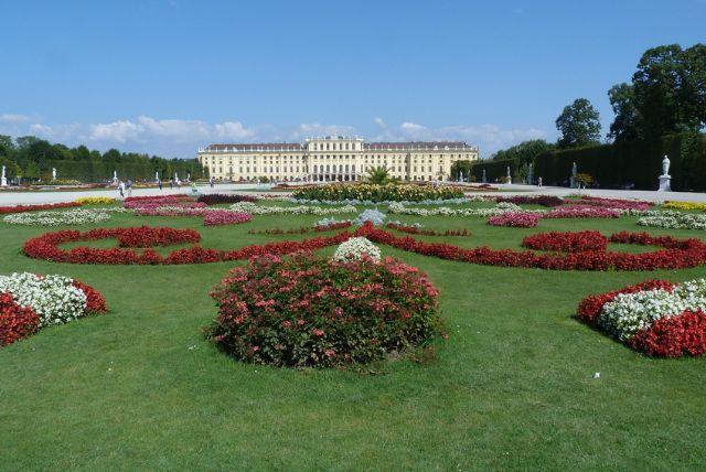 למה האמנות בשנברון שונה מארמונות אחרים