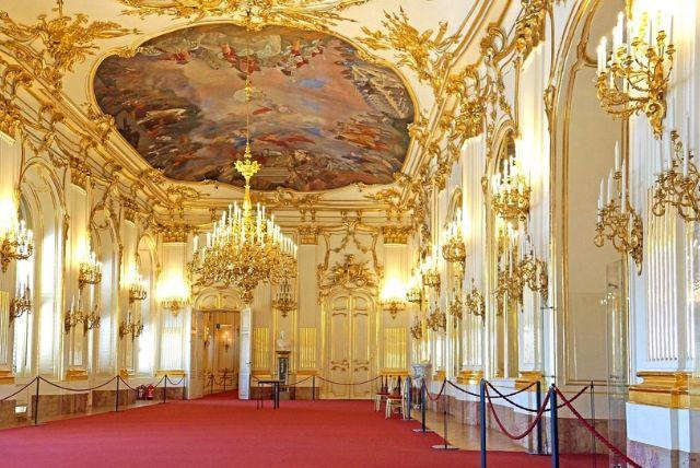 כרטיסים לארמון שנברון כולל מדריך אודיו (שמע קולי) ודילוג על התורים בכניסה credit to viator.com