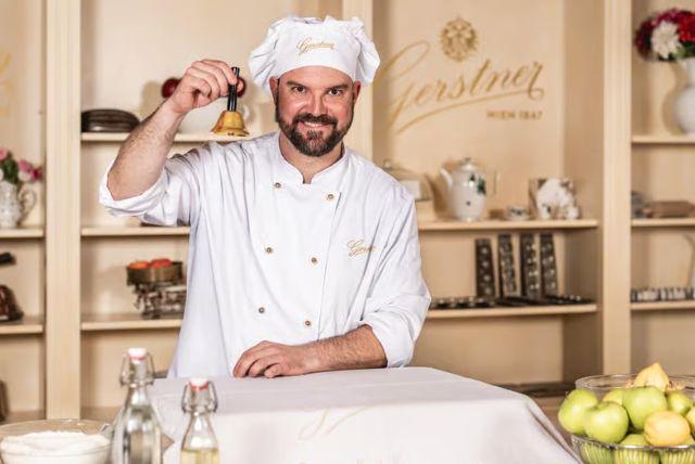 ארמון שנברון מופע שטרודל credit to getyourguide.com