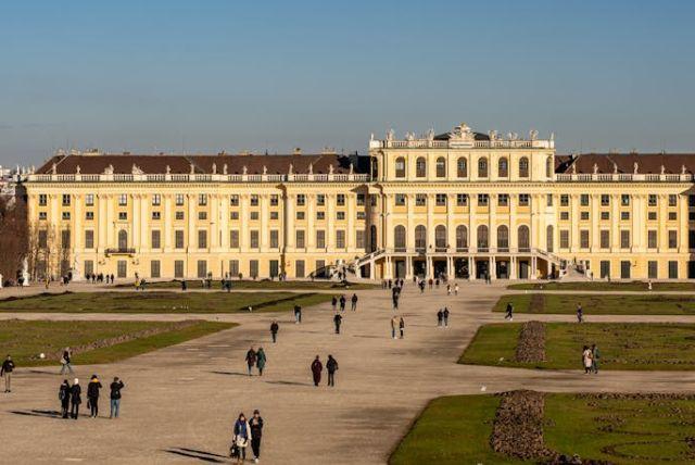 ארמון שנברון כתובת - למה דווקא שם?